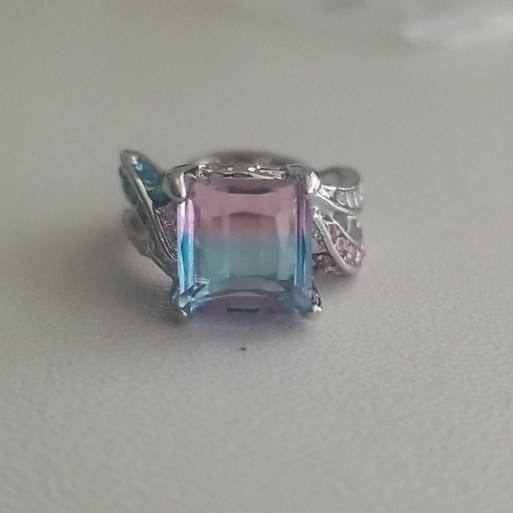 Beautiful Ring - Picture 4 of 4